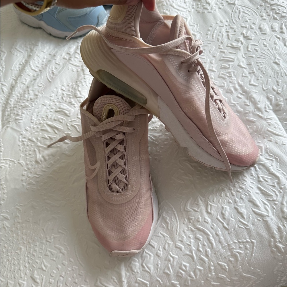 Nike Women's Light Pink Sneakers